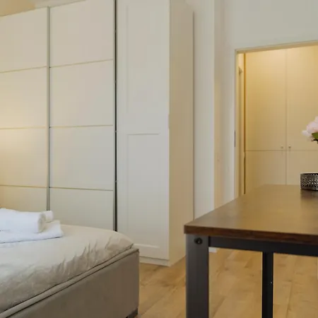 Apartment Blue Dream Plaza With Parking Bucharest