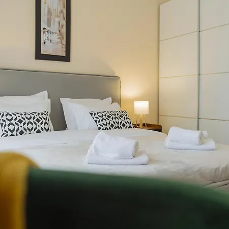 Blue Dream Plaza With Parking Apartment Bucharest