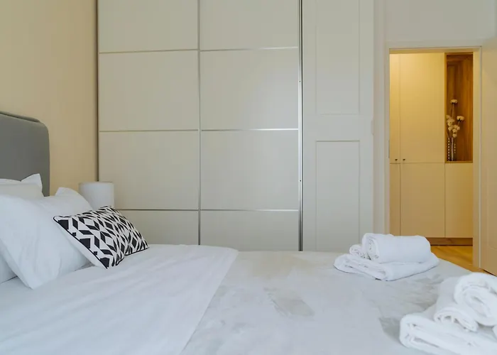 Blue Dream Plaza With Parking *