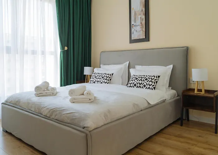 Blue Dream Plaza With Parking بوخارست